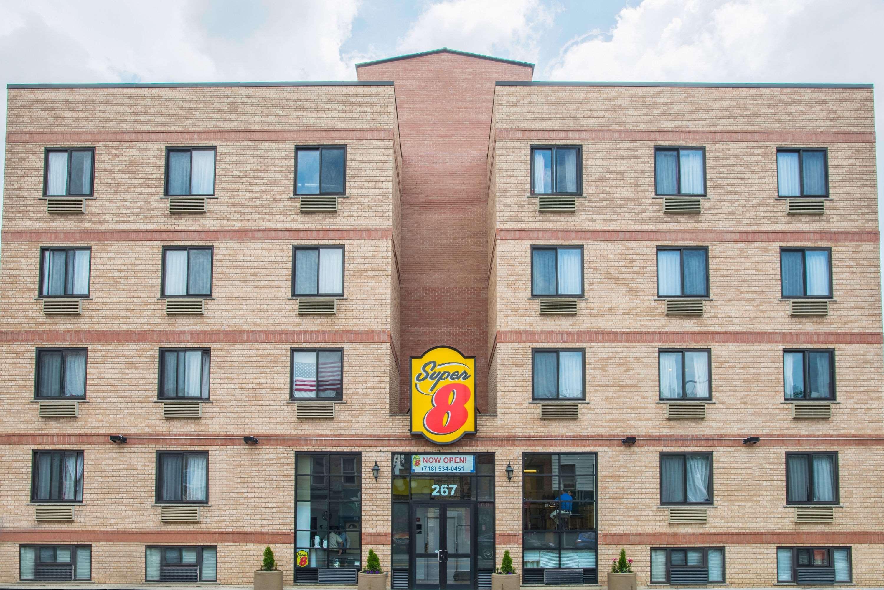 Super 8 By Wyndham Brooklyn / Park Slope Hotel New York Bagian luar foto